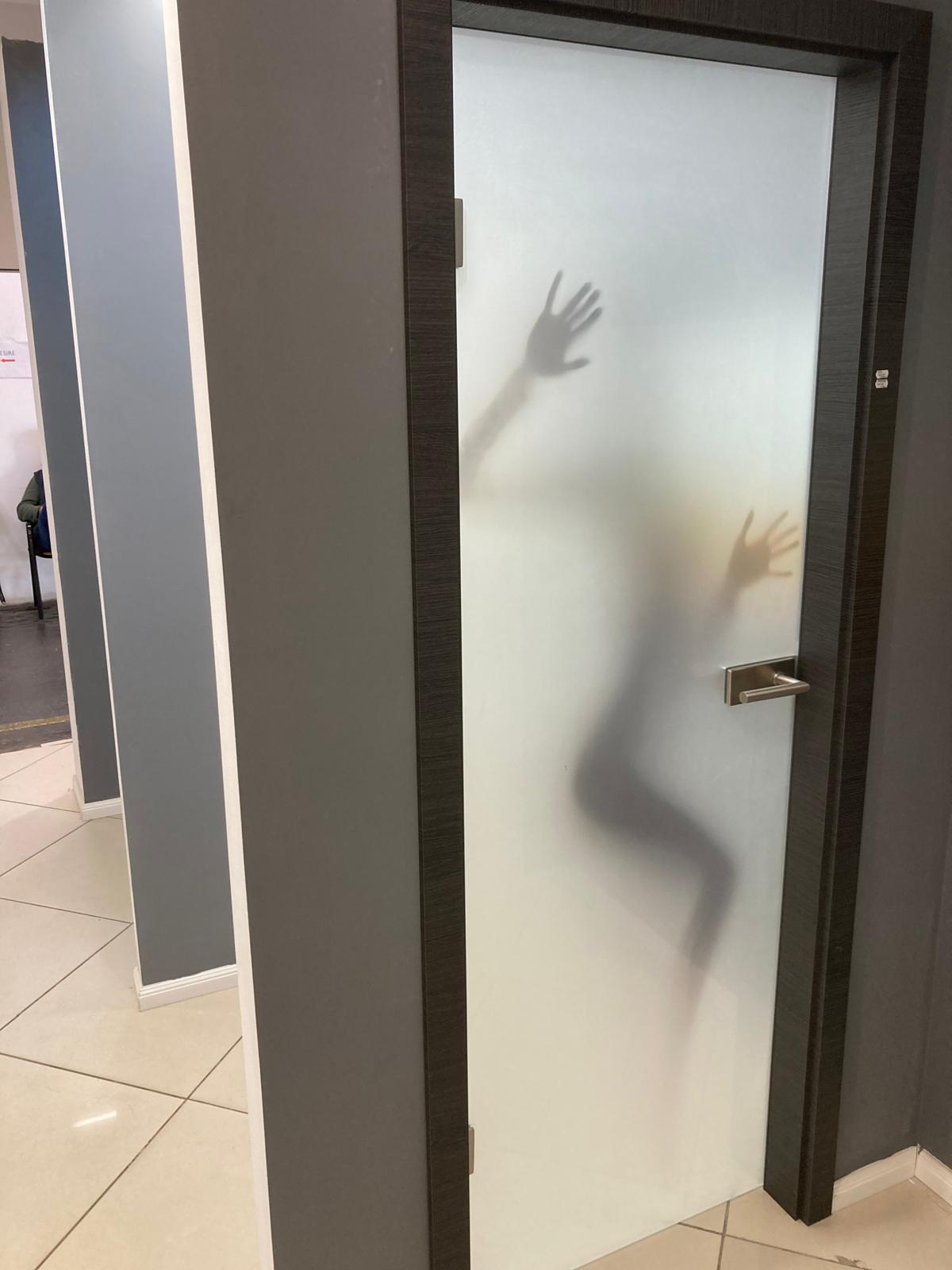 Ușă glisantă sticlă